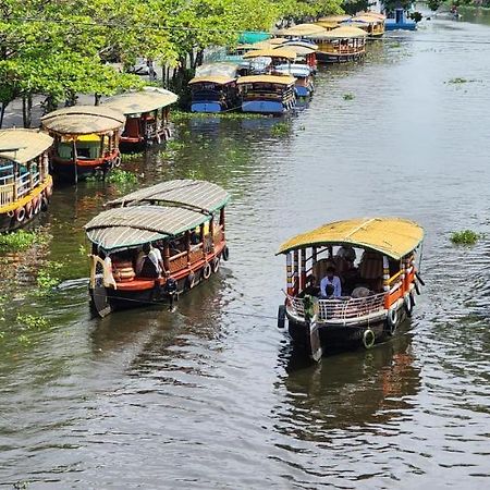 'Marari Johns Homestay' Mararikulam, Alappuzha Ngoại thất bức ảnh