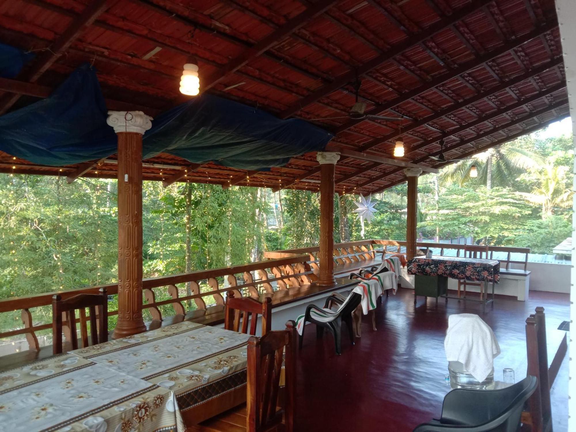 'Marari Johns Homestay' Mararikulam, Alappuzha Ngoại thất bức ảnh