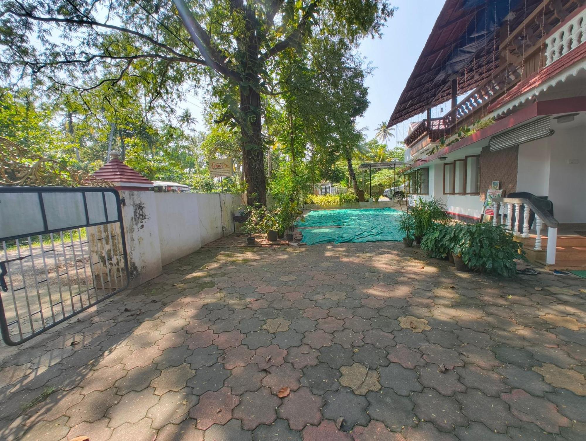 'Marari Johns Homestay' Mararikulam, Alappuzha Ngoại thất bức ảnh